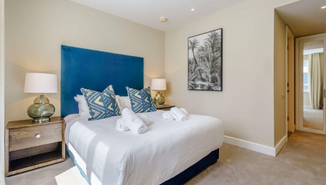 Flat Westferry Circus in Greater London
