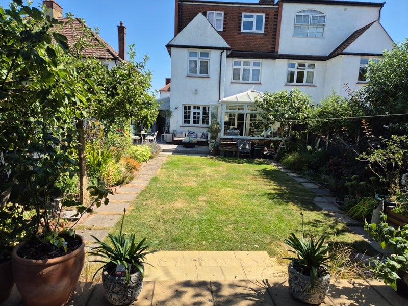 House Lillian Avenue in Greater London