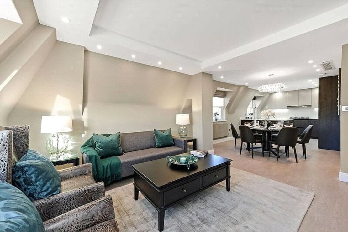 Flat Boydell Court in Greater London