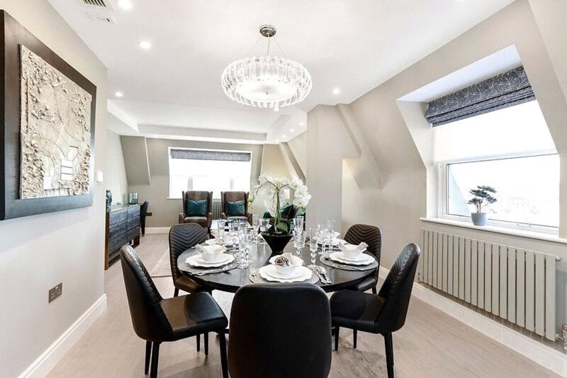 Flat Boydell Court in Greater London