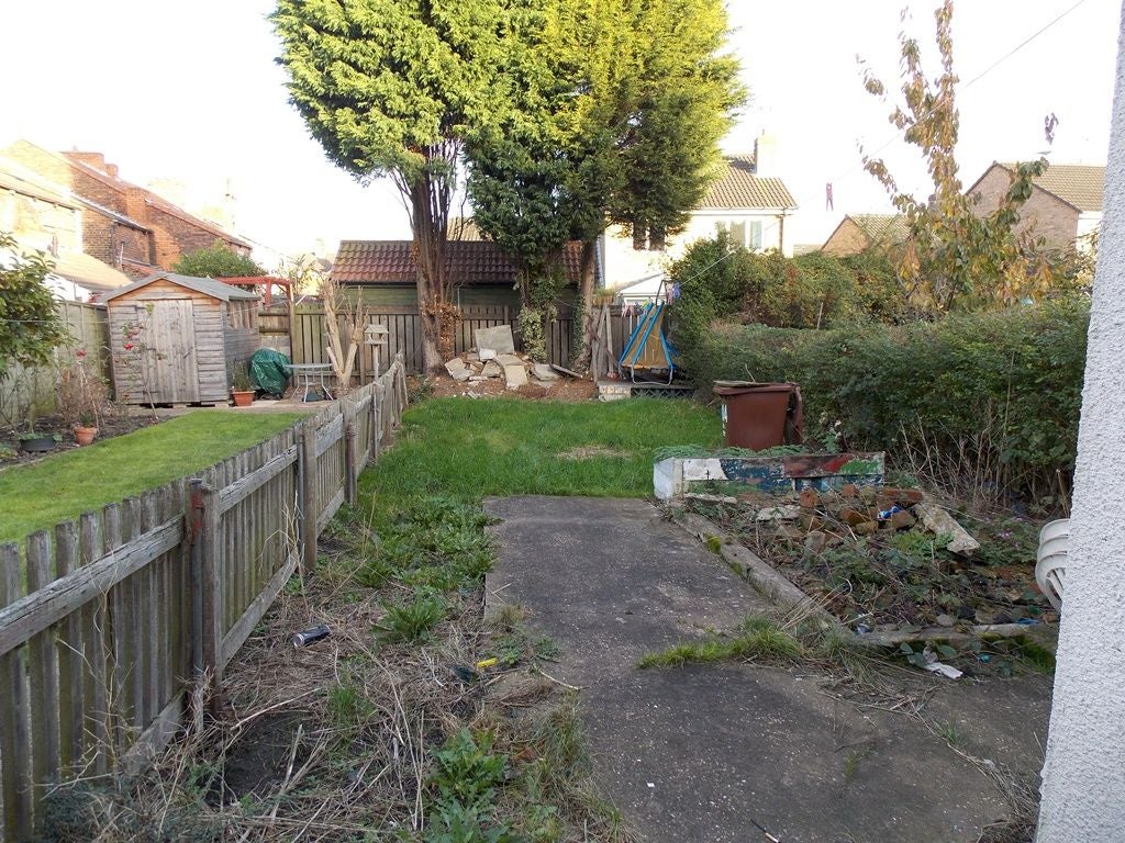 House De La Pole Avenue in Hull