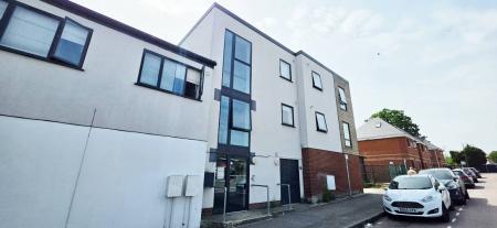 Room Pentland Avenue in Chelmsford