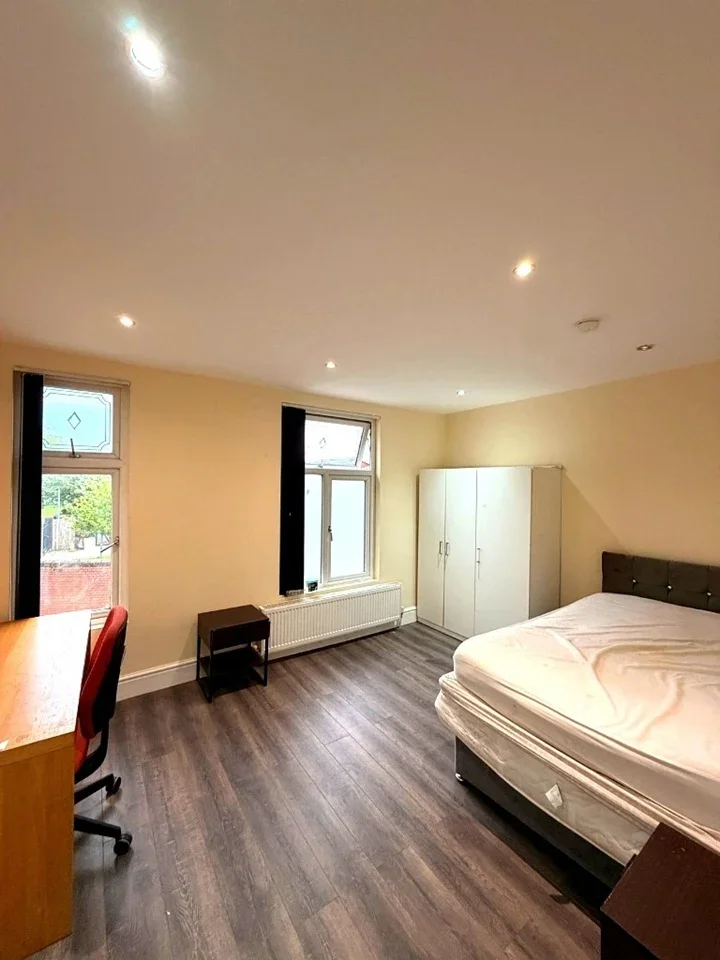 House Hartlepool Close in Manchester