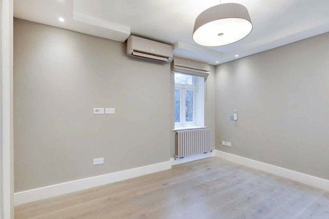 Flat Fitzjohn's Avenue in Greater London