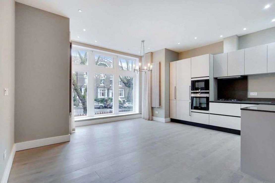 Flat Fitzjohn's Avenue in Greater London