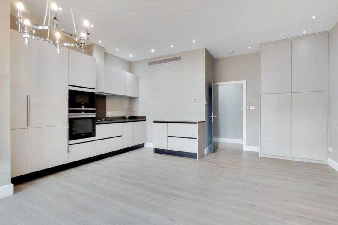 Flat Fitzjohn's Avenue in Greater London