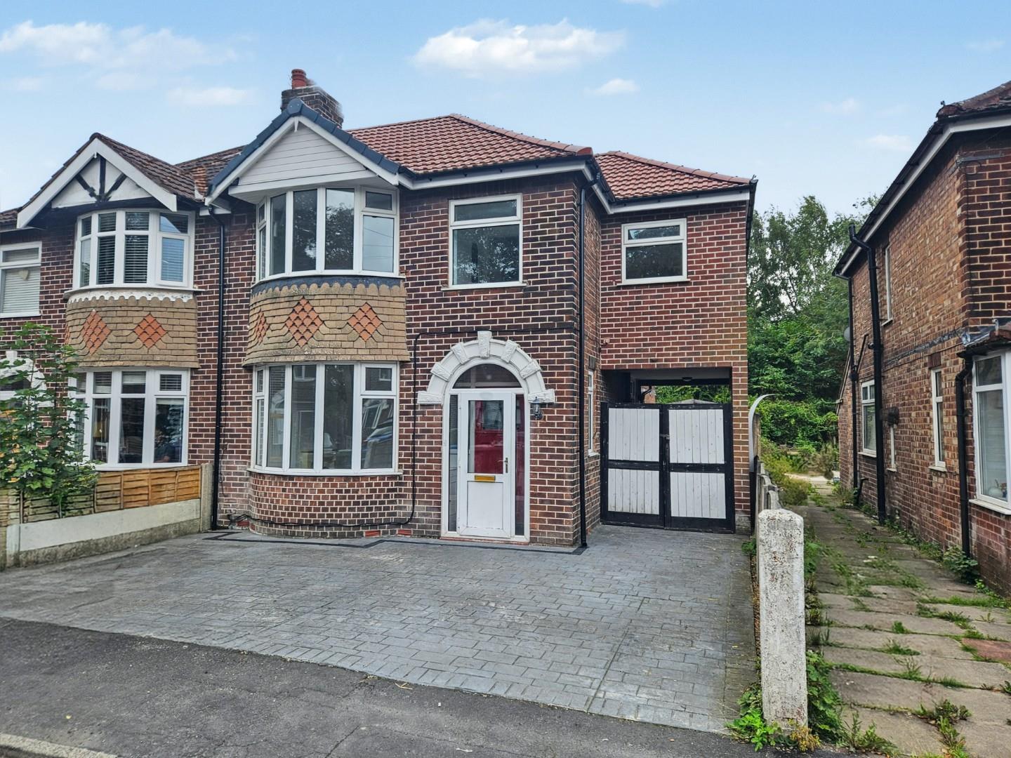 Flat Buckingham Grove in Trafford
