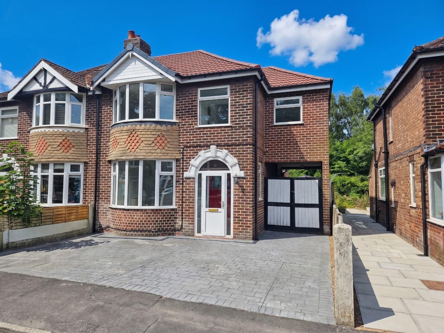 House Buckingham Grove in Trafford