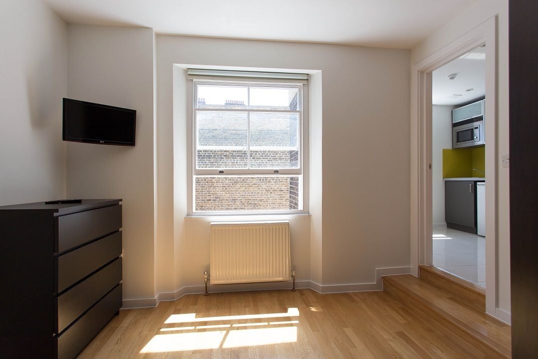 Flat Prince's Square in City of Westminster