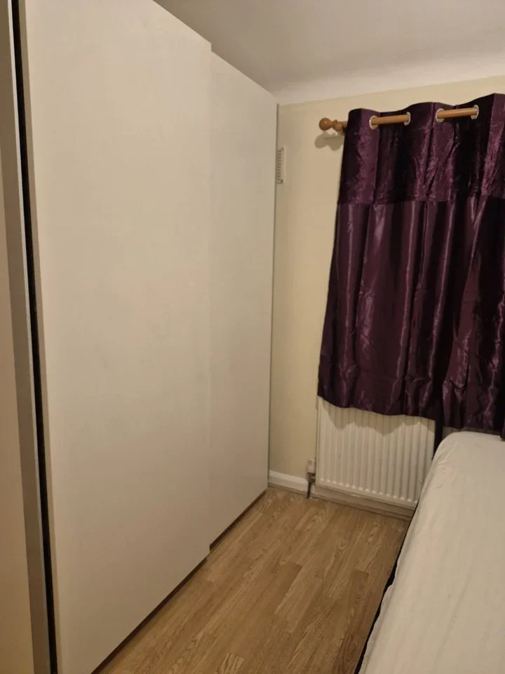 Room Kingston Avenue in Greater London