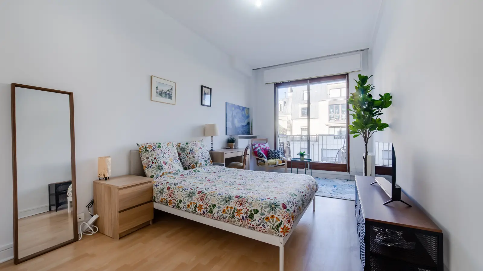 Room Rue Erlanger in Paris