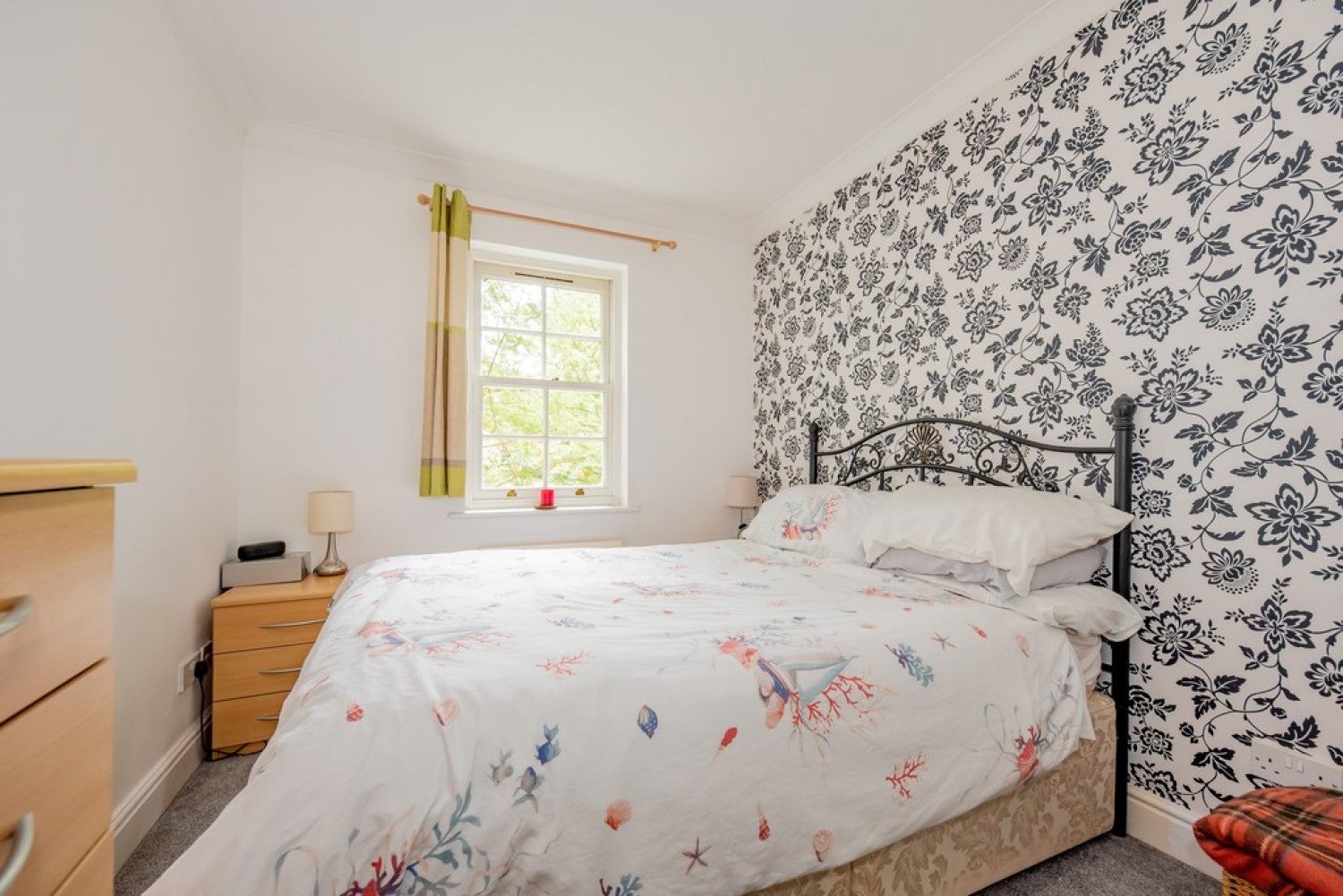 Flat Knoll Road in Surrey Heath