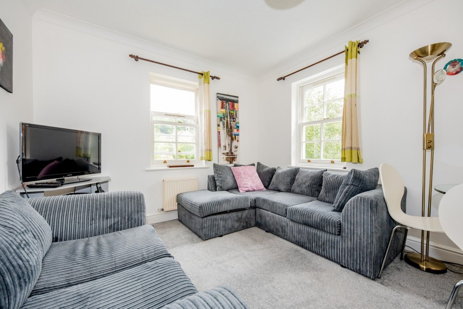 Flat Knoll Road in Surrey Heath