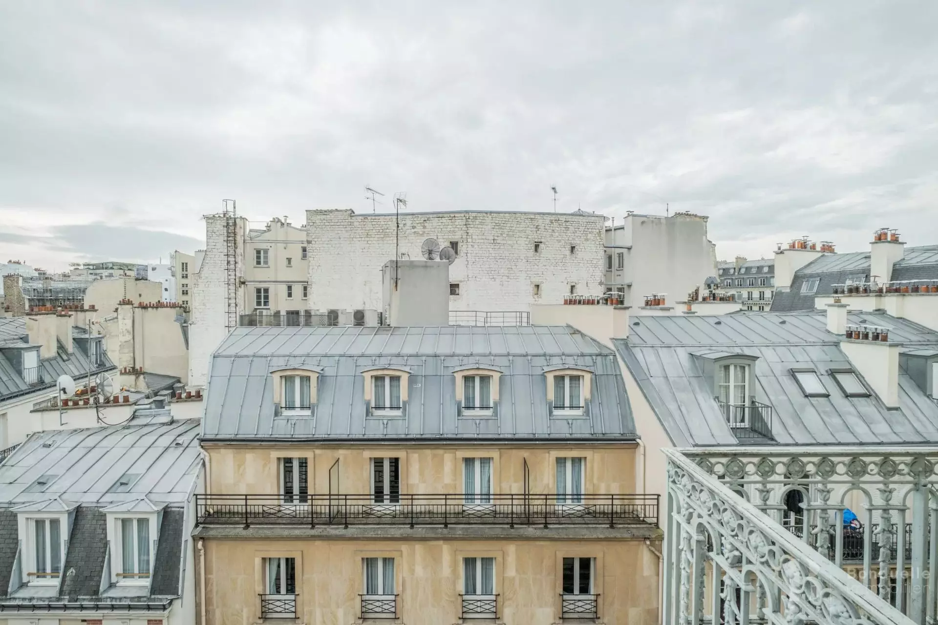 Flat Rue Villaret de Joyeuse in Paris