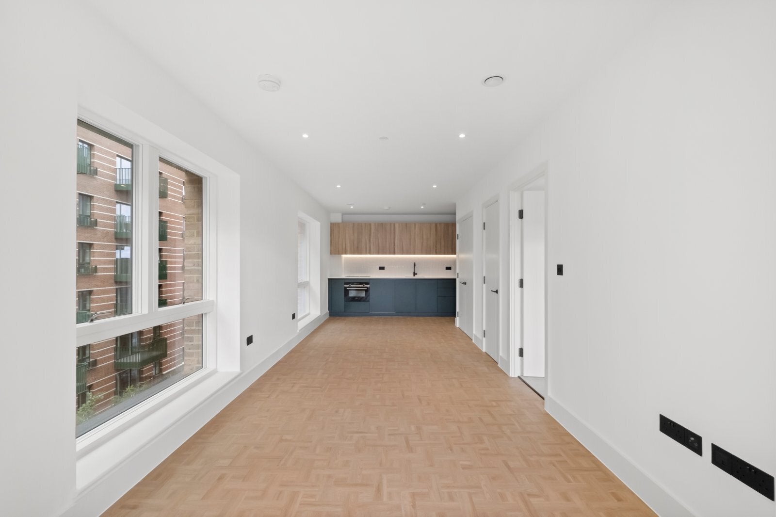 Flat Eckstein Road in Greater London