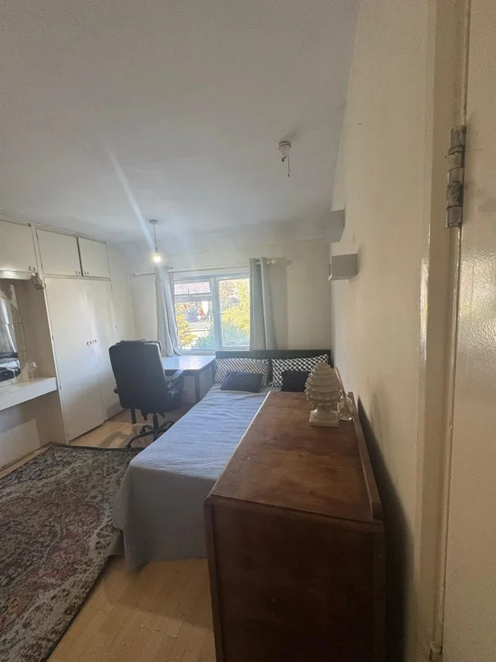 Room Long Drive in Greater London