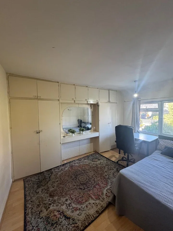Room Long Drive in Greater London