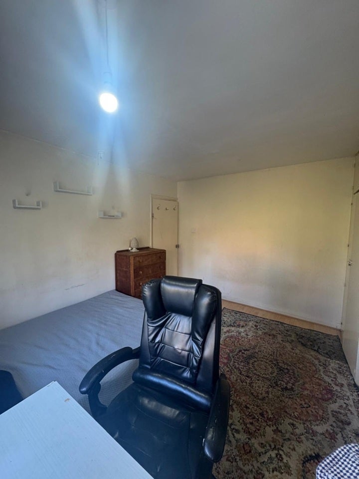 Room Long Drive in Greater London