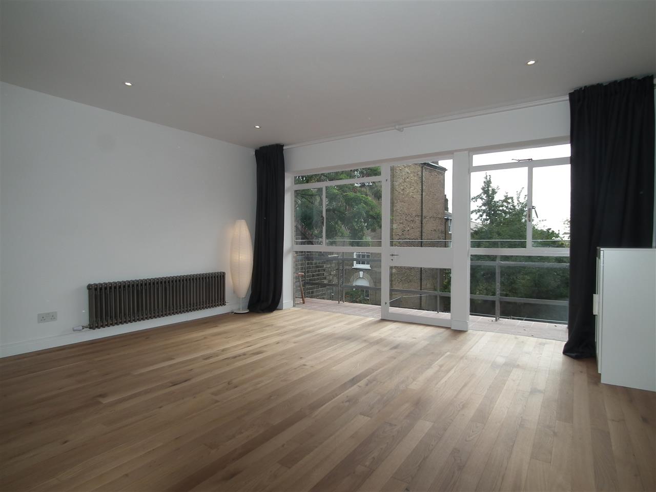 Flat Chetwynd Road in Greater London