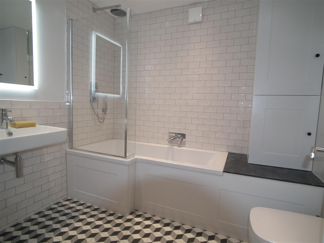 Flat Chetwynd Road in Greater London