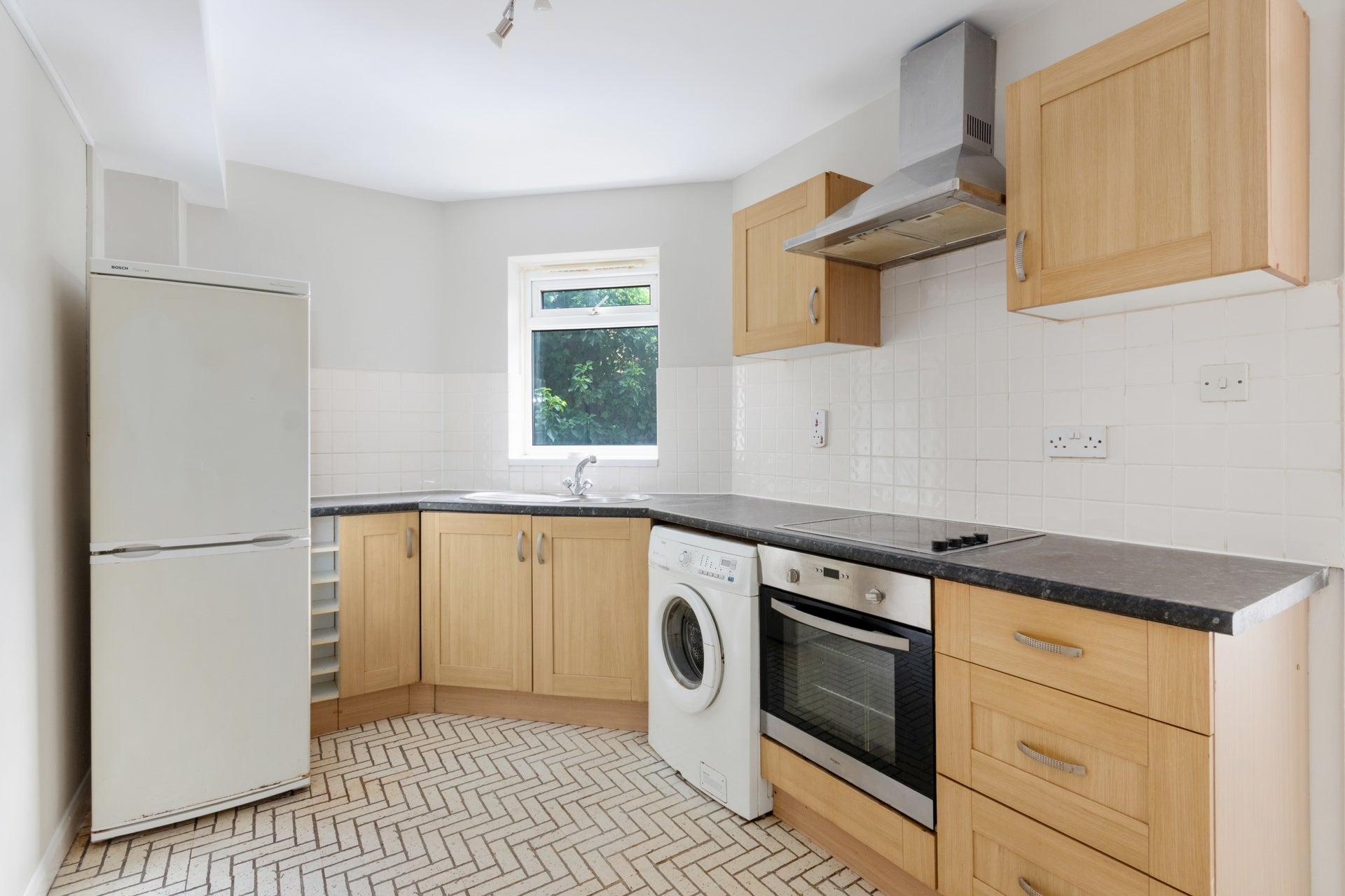 Flat Adelaide Road in Greater London