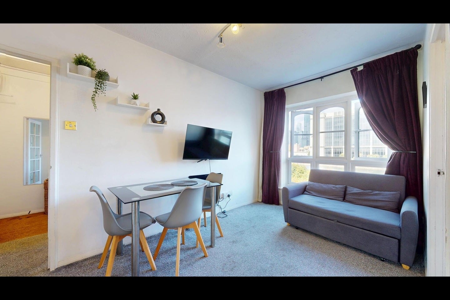 Flat Barnsdale Avenue in Greater London