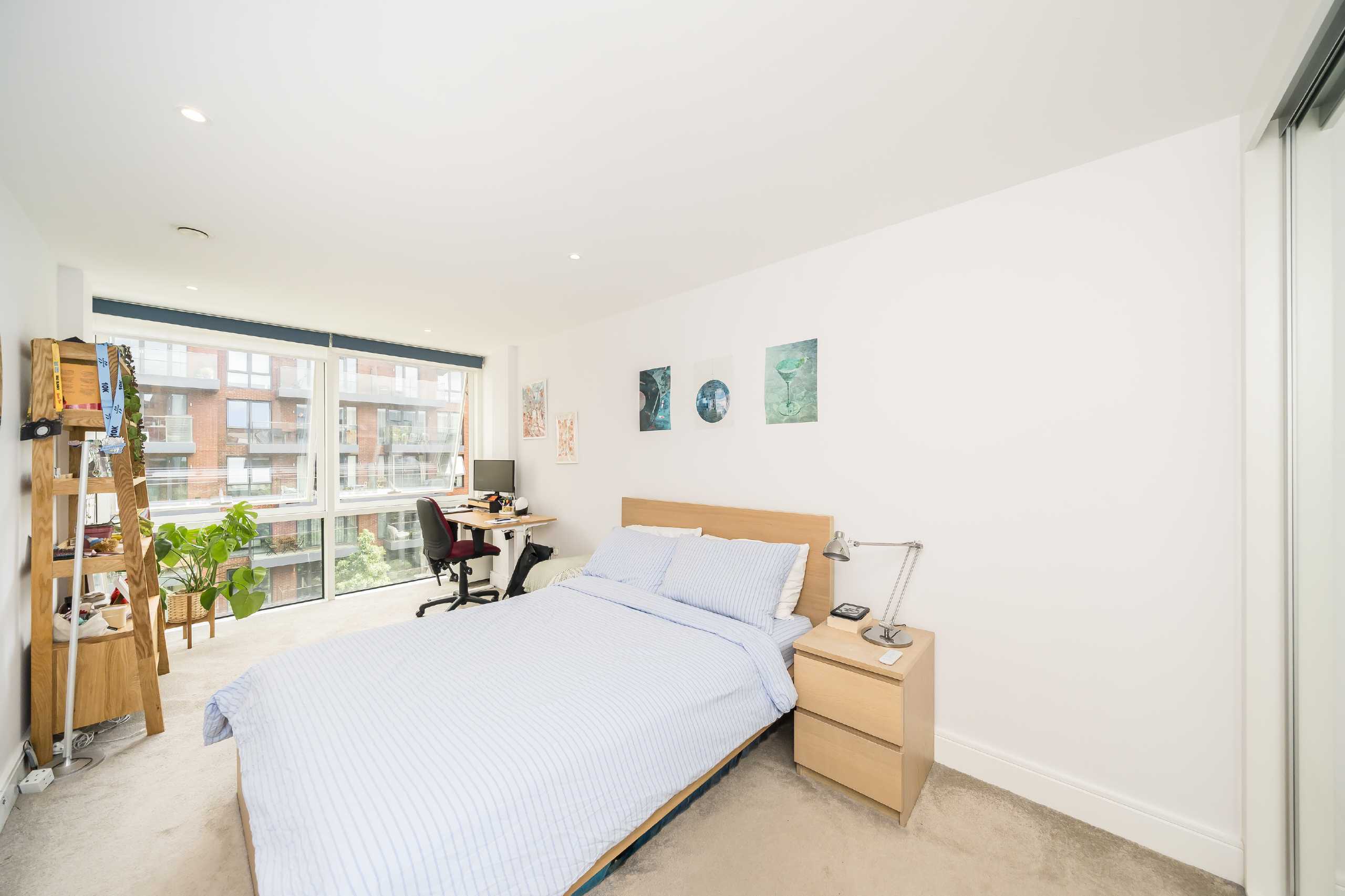 Flat Blairderry Road in Greater London