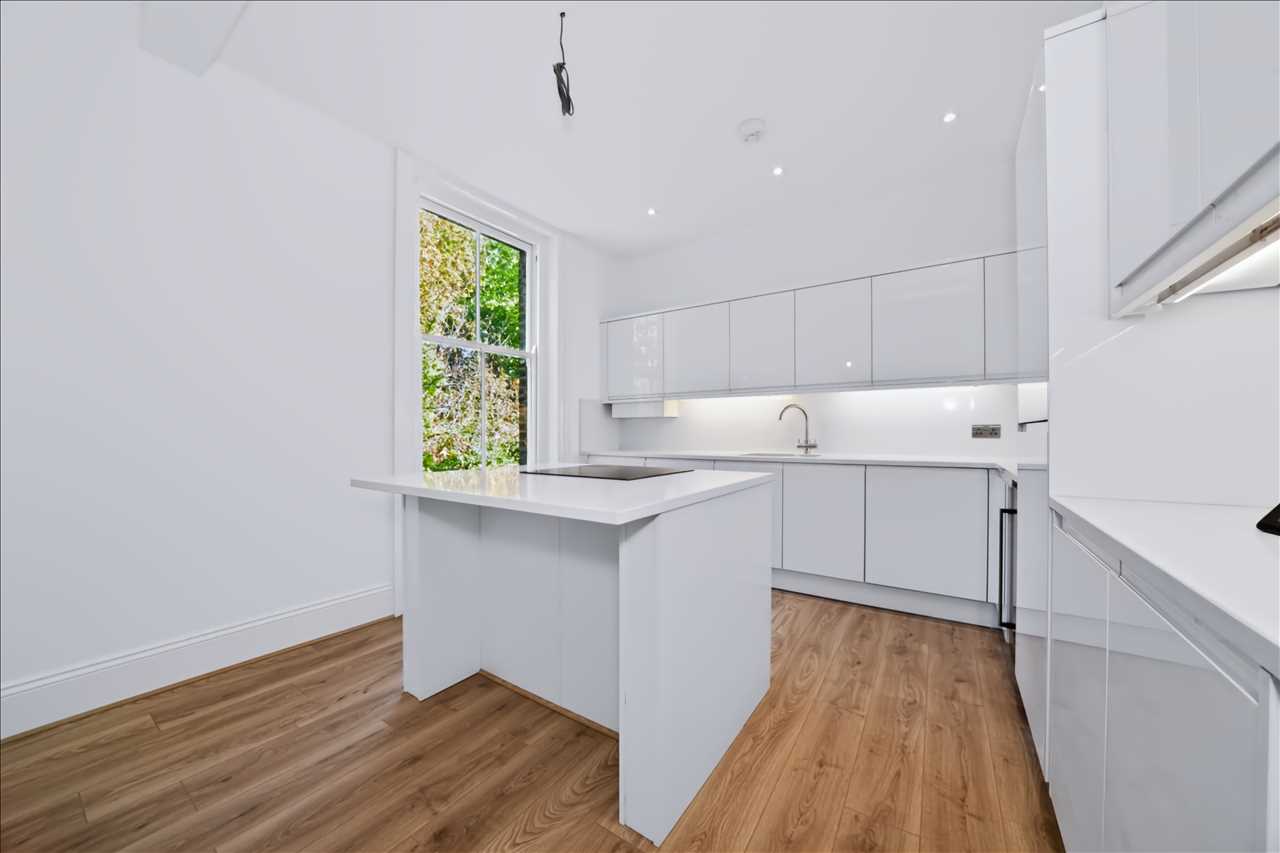 Flat Beaconsfield Road in Greater London