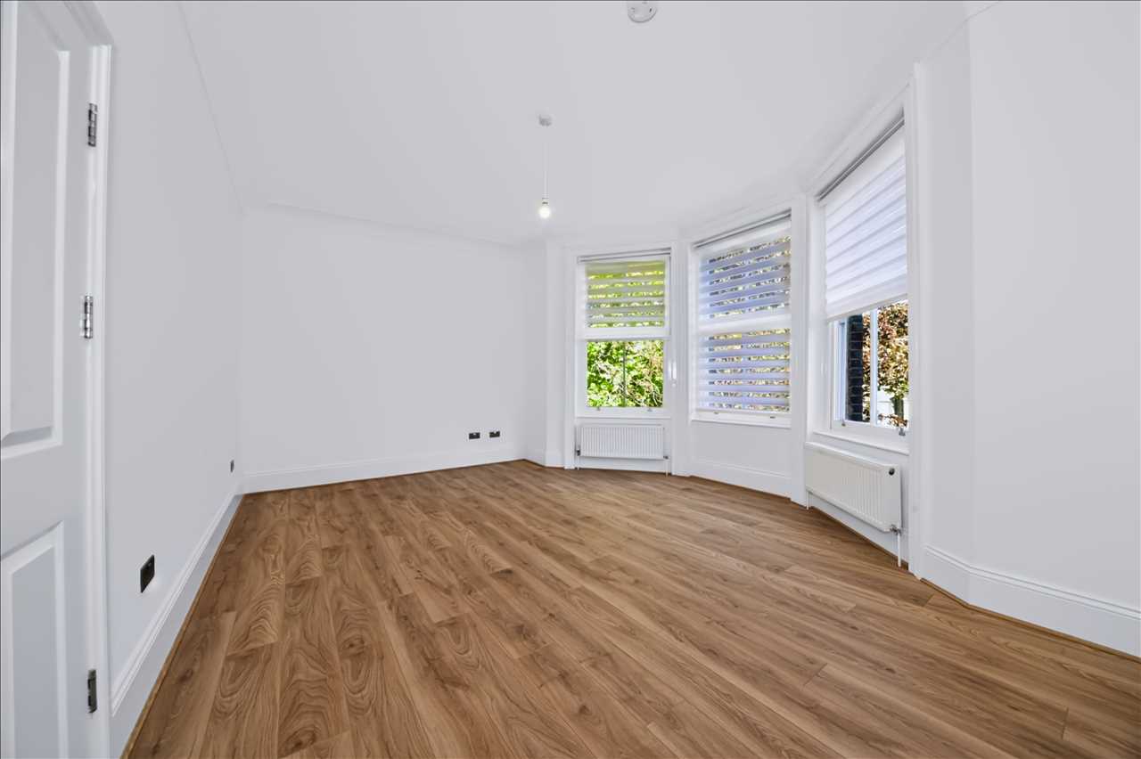 Flat Beaconsfield Road in Greater London