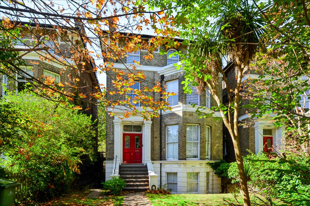 Flat Beaconsfield Road in Greater London
