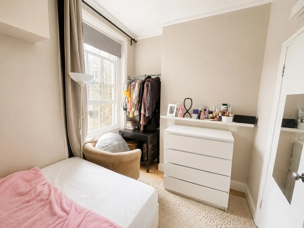 Room Southampton Way in Greater London