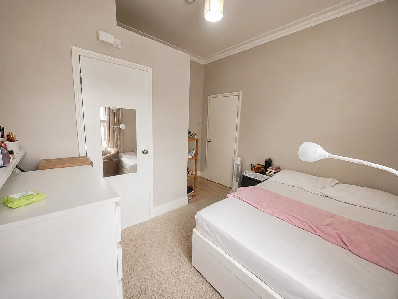 Room Southampton Way in Greater London