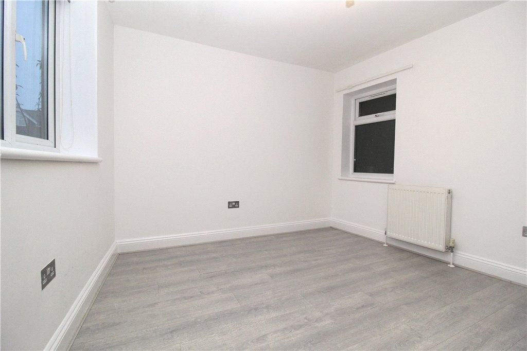 Flat Kirchen Road in Greater London