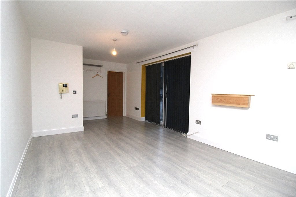 Flat Kirchen Road in Greater London