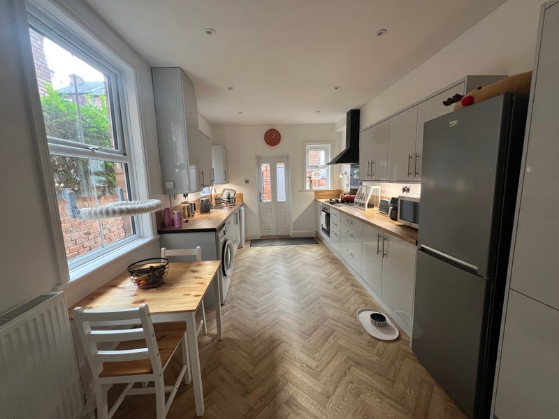 Room Ebers Grove in Nottingham