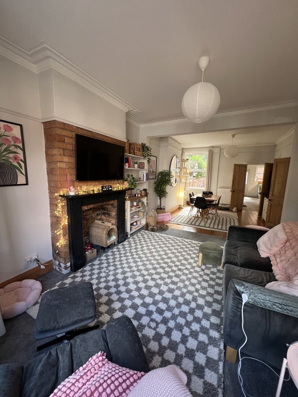 Room Ebers Grove in Nottingham