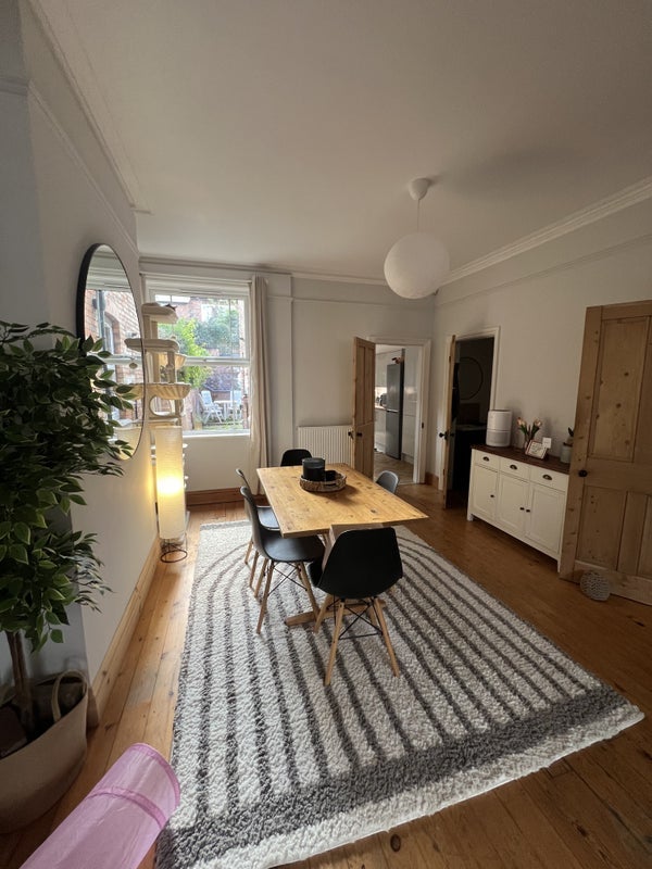 Room Ebers Grove in Nottingham
