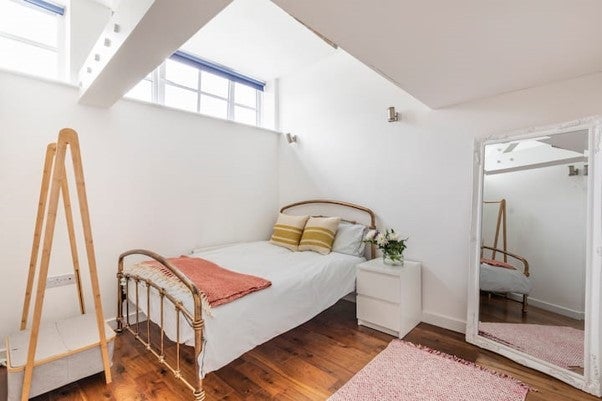Room Bagleys Lane in Greater London