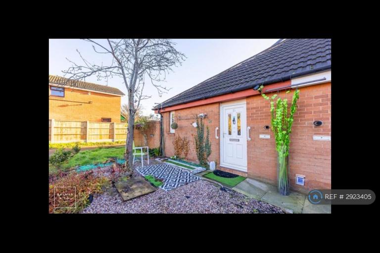 Flat Netherfields in Leigh