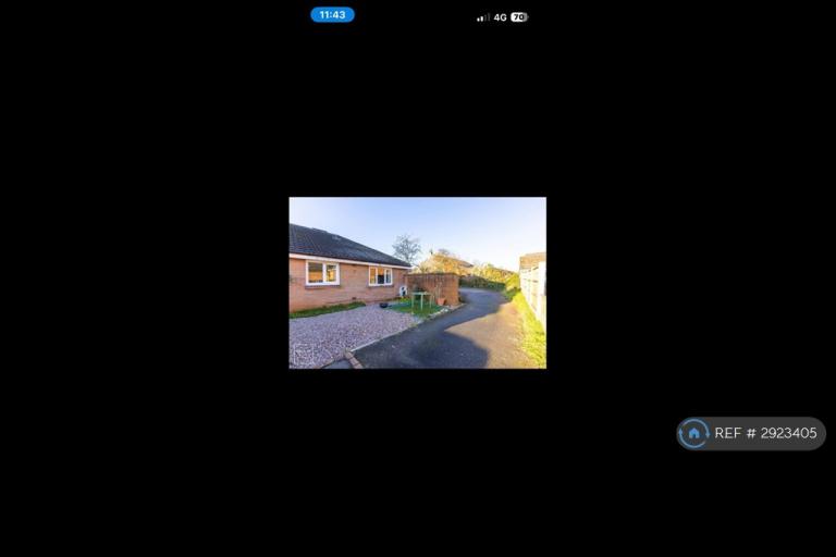 Flat Netherfields in Leigh