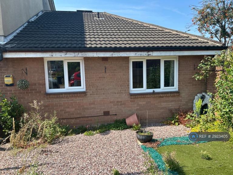 Flat Netherfields in Leigh