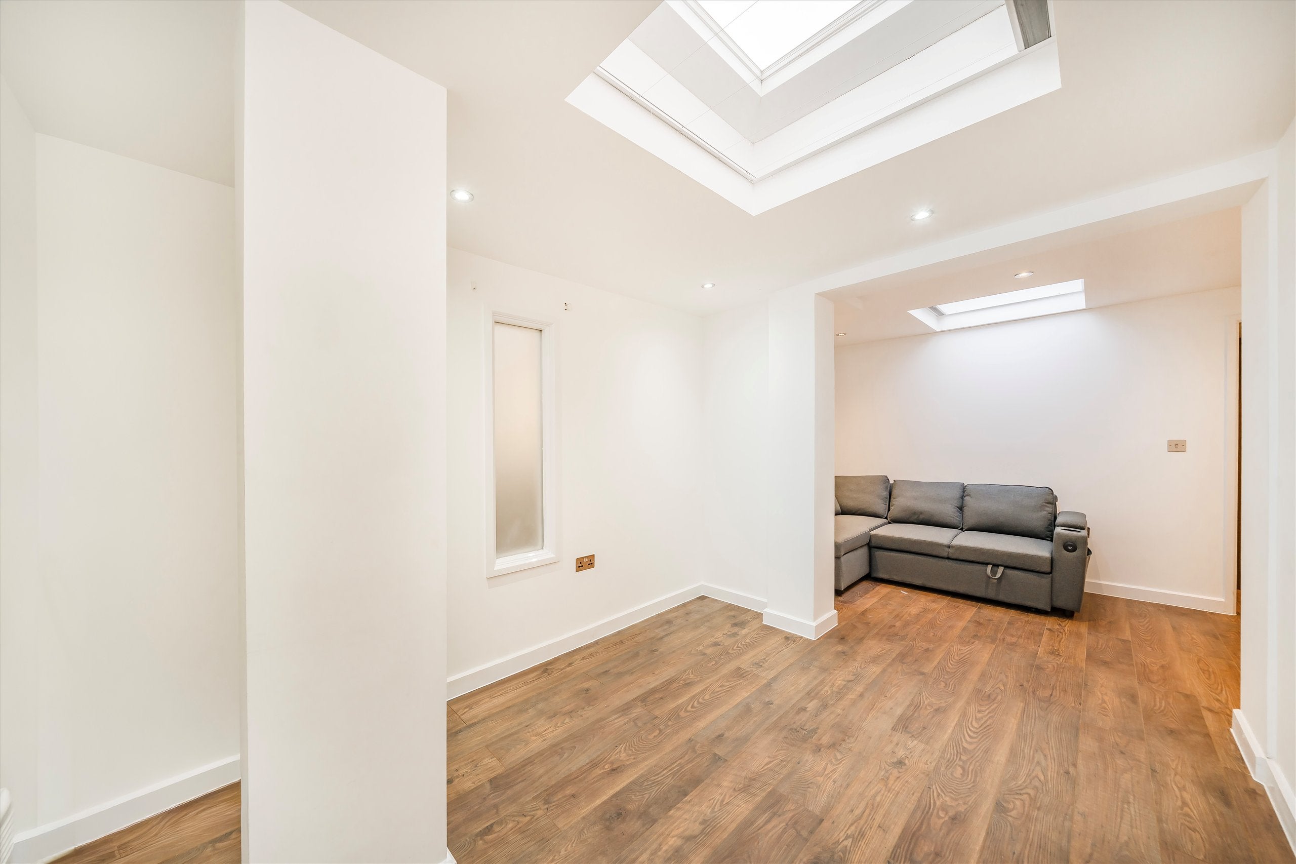 Flat Balham High Road in Greater London