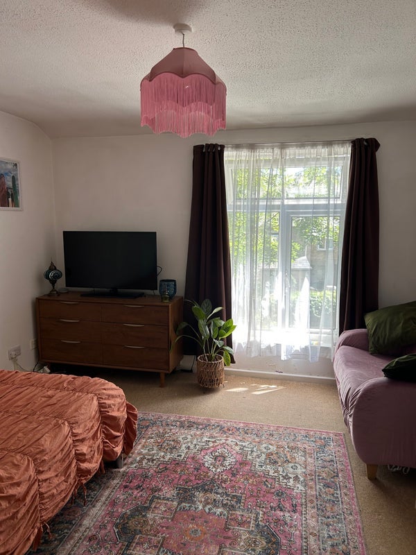 Room Cardinals Way in Greater London