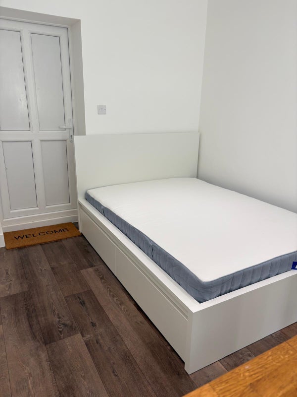 Flat East Rochester Way in Greater London