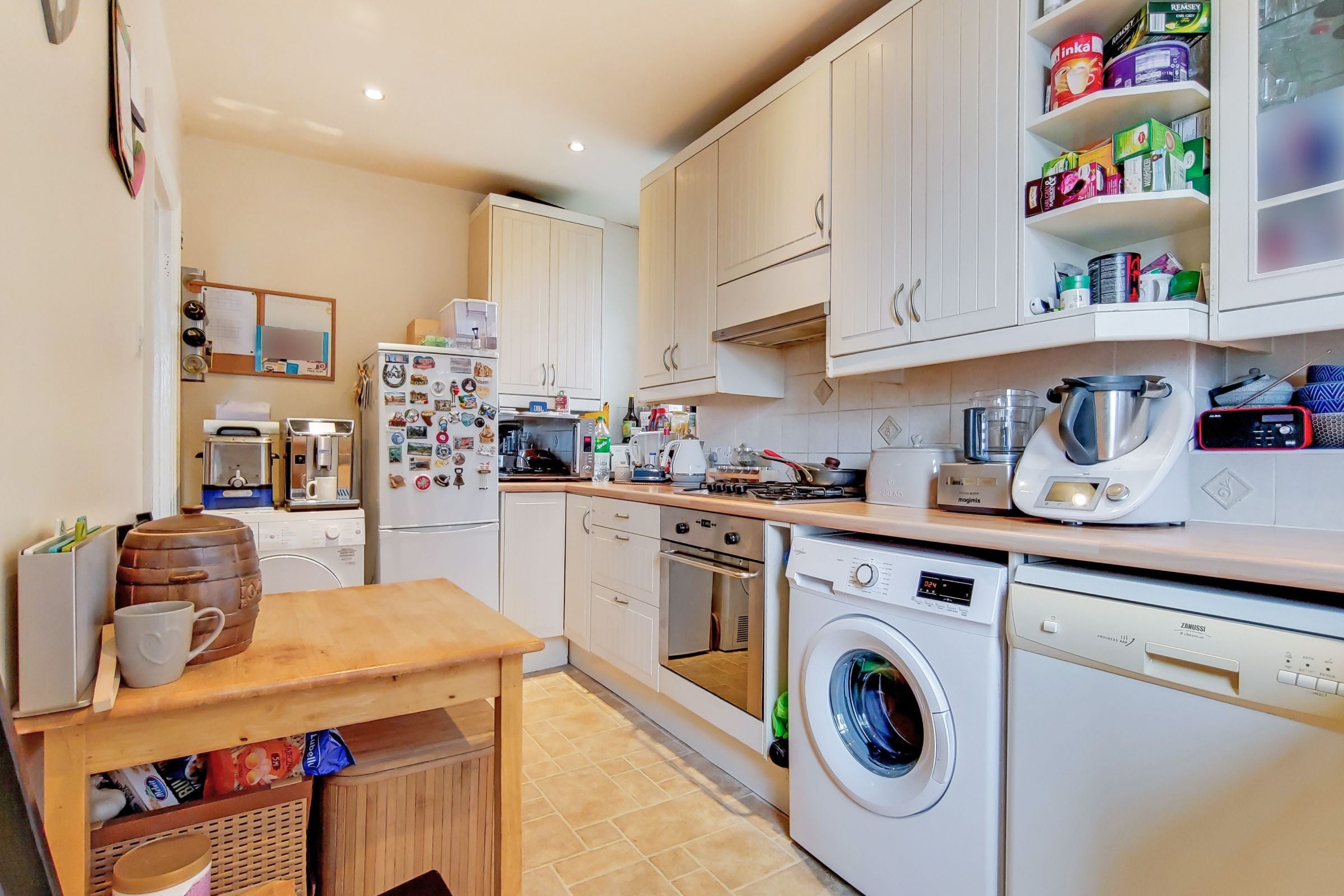 Flat Alexandra Avenue in Greater London