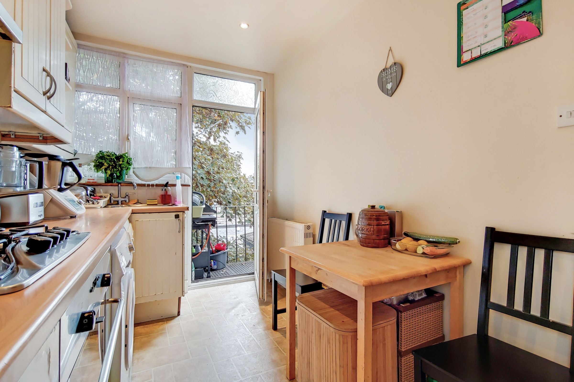 Flat Alexandra Avenue in Greater London