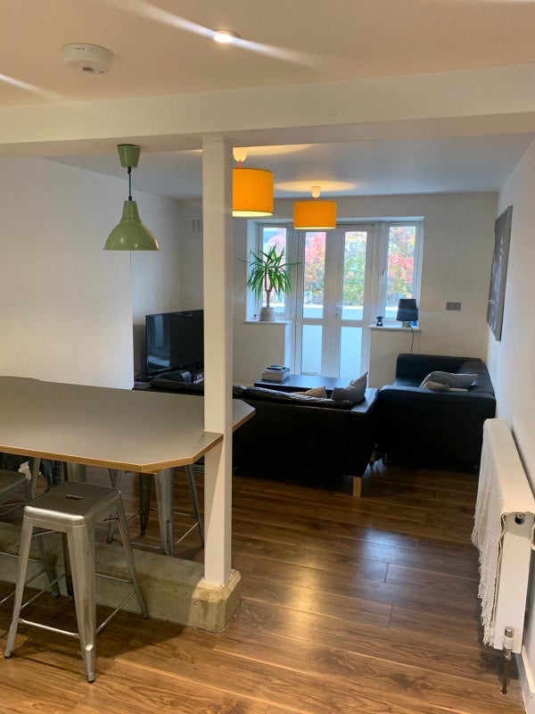 Room Macaulay Road in Greater London