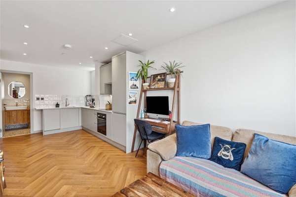 Flat Alexandra Road in Greater London