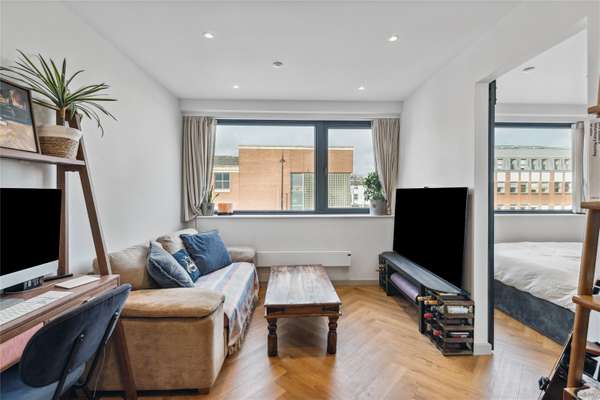 Flat Alexandra Road in Greater London