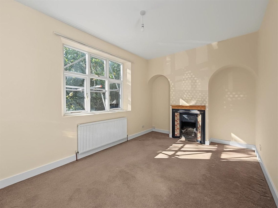House Circle Road in Walton-on-Thames
